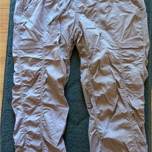 The North Face Women’s Light Gray Capri’s, Size Medium